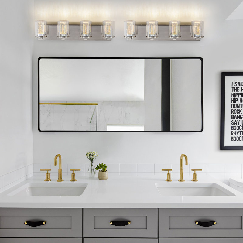 Miroir de salle de bain en nickel brossé (4 lumières, 24 pouces) avec abat-jour en verre transparent, Quatre lumières