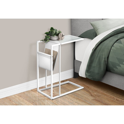 Table d'appoint, en forme de C, bout, côté, collation, rangement pour magazines, salon, chambre à coucher, aspect cuir blanc, métal blanc, contemporain, moderne