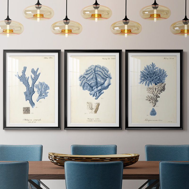 Corail antique en bleu marine I - Impression personnalisée de qualité supérieure avec cadre mat - 3 pièces, H 27 po x l 39 po