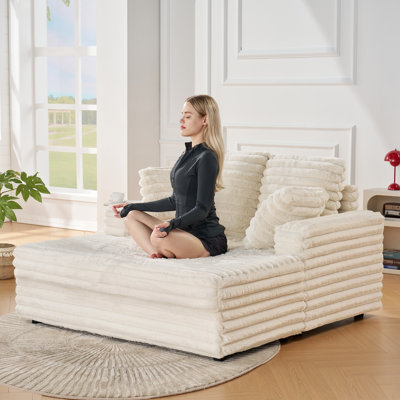 Chaise longue 54 po en fausse fourrure de lapin moderne avec 2 coussins, canapé-lit pour salon, chambre à coucher ou appartement en blanc