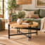 Table basse 32 po avec plateau sculpté et pieds en fer noir naturel