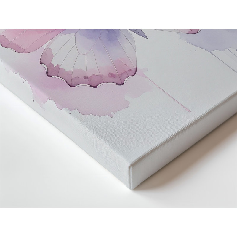 Une illustration de papillon pastel mélangeant une toile rose pâle et de doux tons de lavande, H 20 po x l 20 po