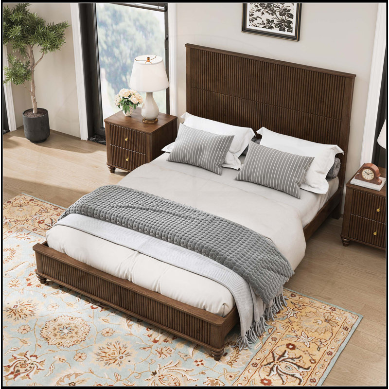 Structure de lit plateforme robuste avec tête de lit haute, aucun sommier nécessaire pour un sommeil confortable., Noyer