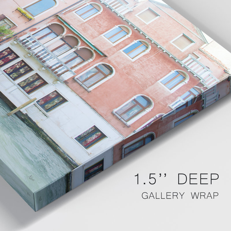 Canal Building II - Photographie sur toile tendue, H 36 po x l 24 po x P 1 po