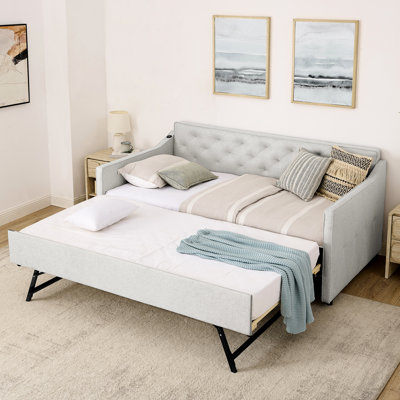 Lit de jour une place avec lit gigogne et prise de recharge sur l'accoudoir, design inspiré du milieu du siècle, dossier capitonné, accoudoirs ondulés, structure en contreplaqué supportant jusqu'à 136 kg, couchage d'appoint multifonctionnel, linge de maison