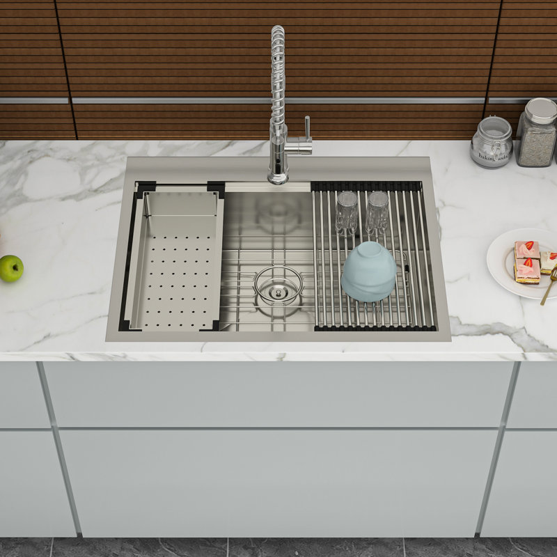 Évier de cuisine encastré de 25 pouces - poste de travail en acier inoxydable. Bol simple de calibre 18 avec bonde radiale en forme de X. 25 po x 22 po x 9 po, comprend un ensemble de bonde, une planche à découper, un gabarit en nickel brossé.