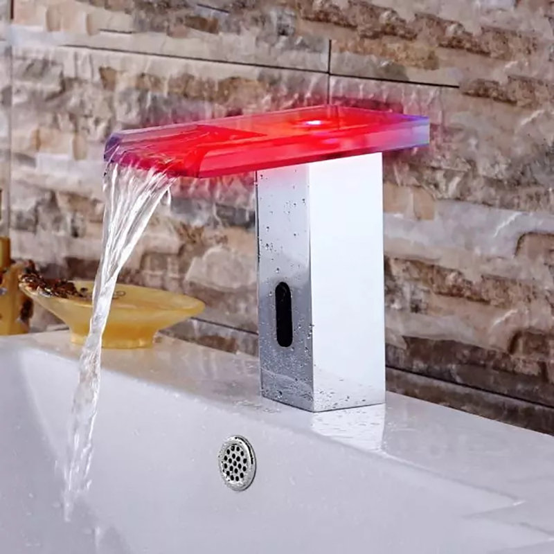 Robinet automatique à capteur de cascade Juno