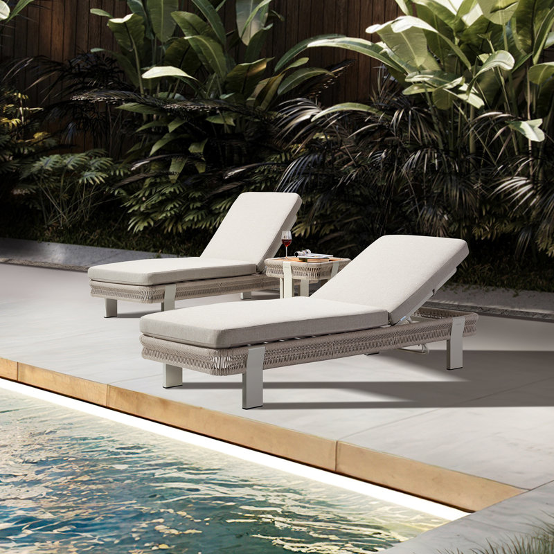 Chaise longue de patio avec coussin beige Borromeo