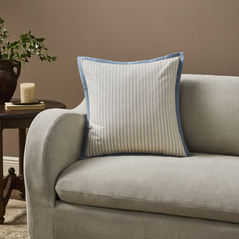 Coussin décoratif Magnolia Home par Joanna Gaines x Loloi Meredith, Bleu clair / ivoire, 20 po x 20 po, housse seulement