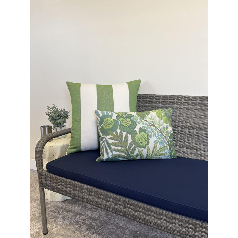 Coussin intérieur / extérieur Destinnie, 22" x 22", Rayures vertes