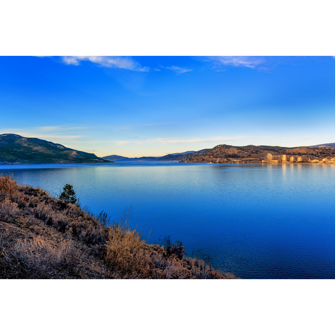 Okanagan Lake, Kanada von SMJoness - Leinwanddrucke