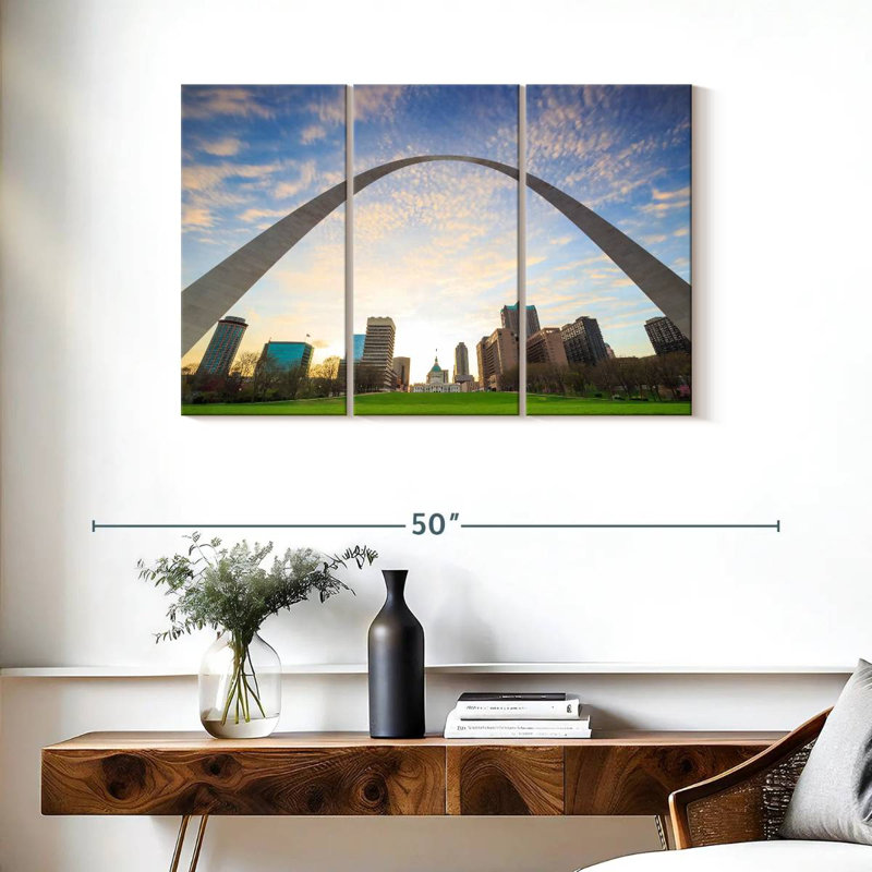 Rorry Under St. Louis Arch, 24" H x 38" W