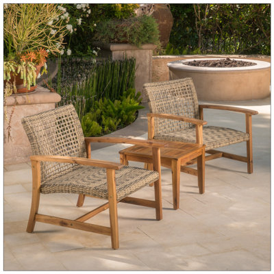 Ensemble de fauteuils club élégant en osier et en bois d'acacia pour des sièges durables et confortables à utiliser à l'intérieur et à l'extérieur