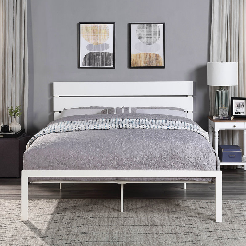 Grand lit contemporain en métal blanc avec cadre durable et tête de lit élégante pour les chambres modernes