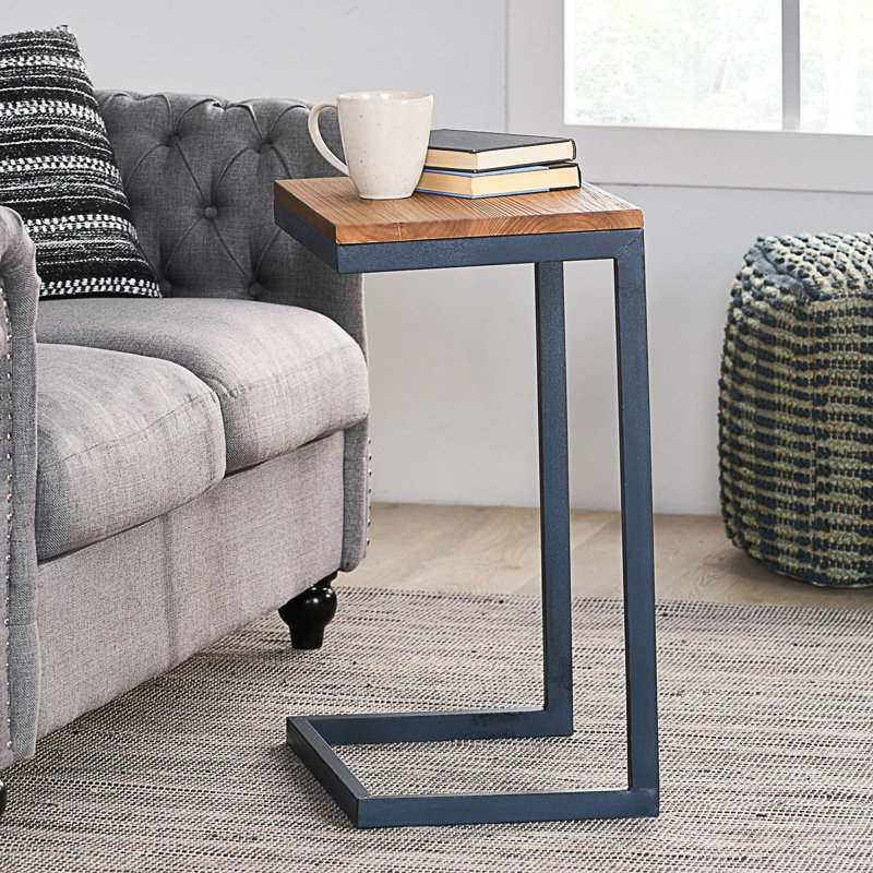 Table d'appoint en forme de C