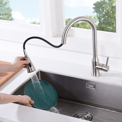 SUMERAIN Pull Down Kitchen Sink Faucet Single Handle Single Hole Lead Free