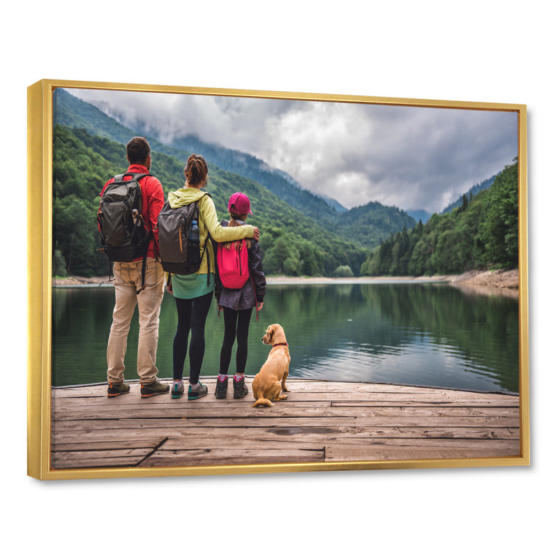 «Family Outing Adventure» sur toile, Cadre flottant doré, H 12 po x l 20 po x P 1 po