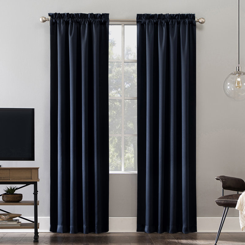 Panneau de rideau 100 % occultant avec passe-tringle de qualité cinéma Oslo Sun Zero, l 52 po x L 84 po, Bleu marine