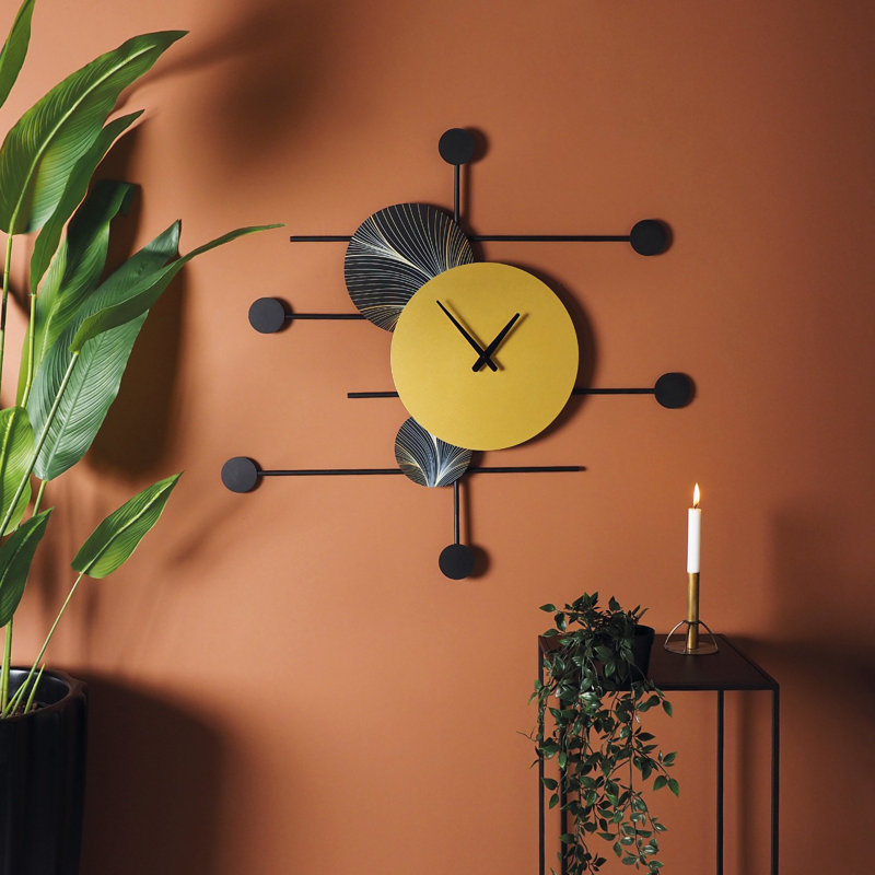 Horloge murale élégante en métal, doré et noir, 14,2 po x 39,0 po | Fabrication 100% acier, épaisseur: 0,04 pouce | Mécanisme silencieux pour des espaces de vie paisibles, design moderne pour la maison et le bureau