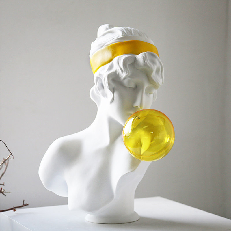 Objet décoratif abstrait en résine jaune, 15.75"H*12.20"L*8.86"W, Jaune