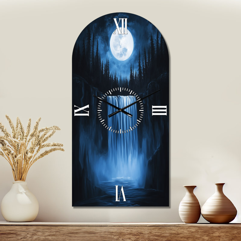 Chutes de la forêt au clair de lune - Horloge murale rustique en métal à arche, H 39 po x l 19 po - Arche
