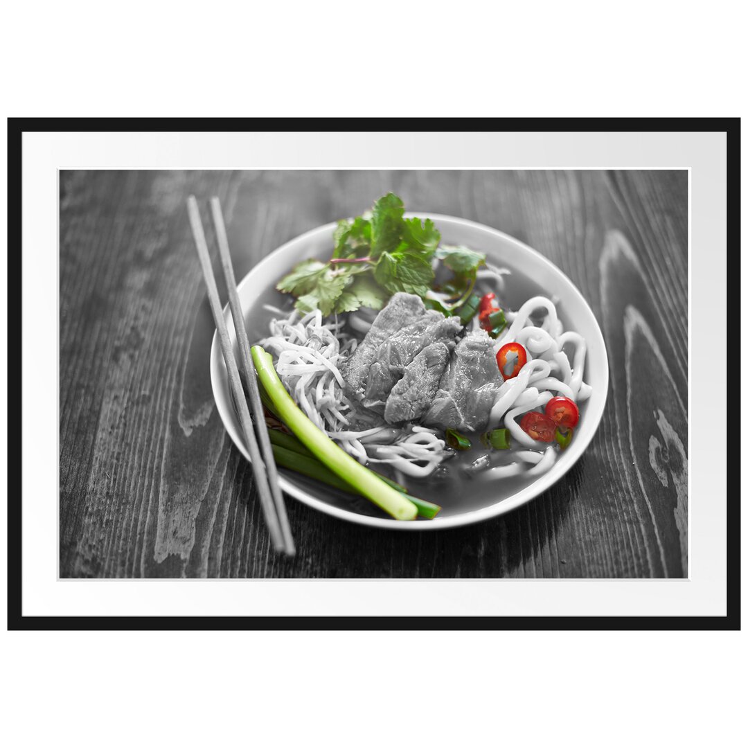 Gerahmtes Poster Nudelsuppe mit Fleisch