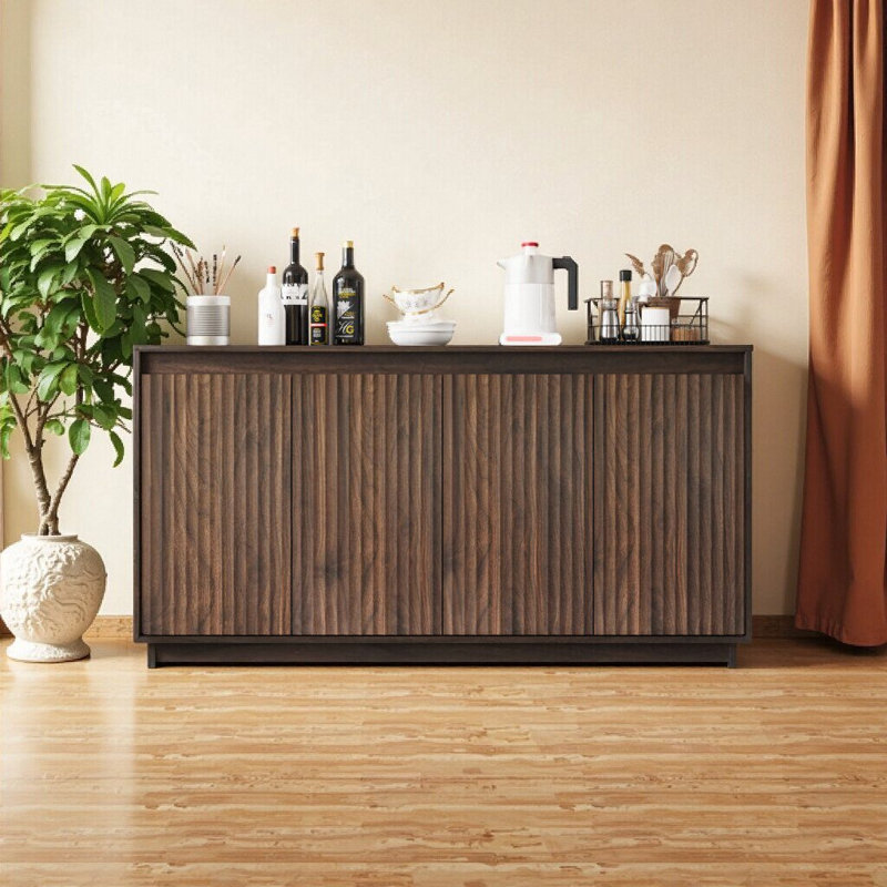 Élégant buffet à 4 portes en noyer avec prise de courant et conception sans poignée - rangement moderne pour la salle à manger, la cuisine ou l'espace de vie