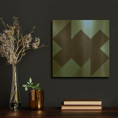 «Triangles II» par Mike Schick, art mural en métal doré, 12 po x 12 po