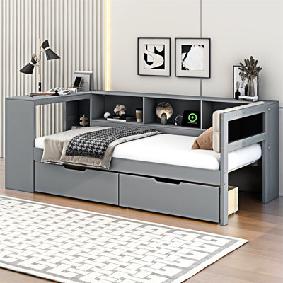 Lit plateforme en bois avec rangement et station de charge