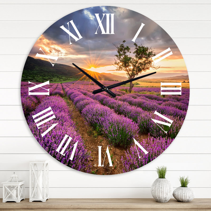 Lever de soleil et nuages dramatiques au-dessus du champ de lavande - horloge murale, Grand