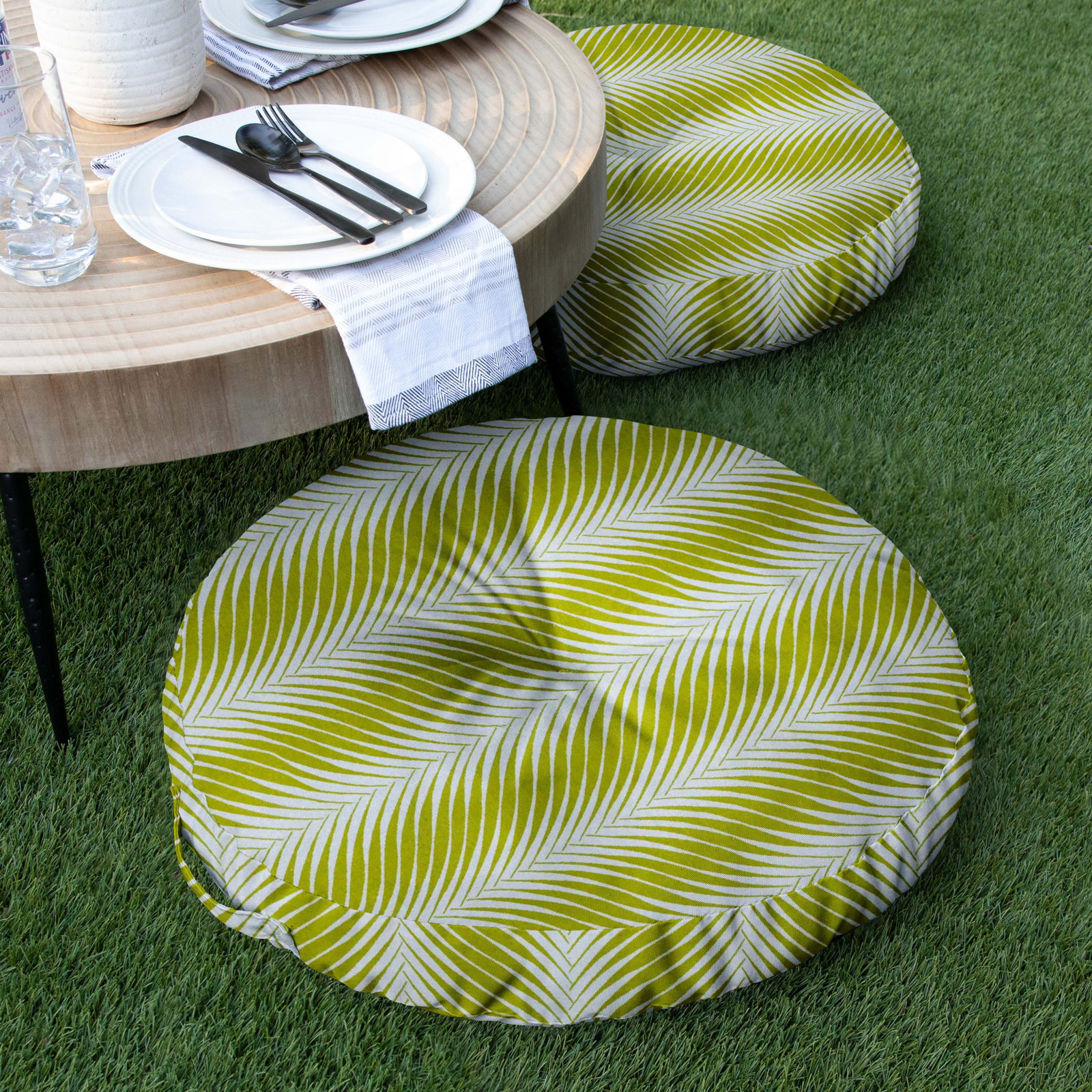 Antonia 24" x 24" Sunbrella® Throw Pillow, Green