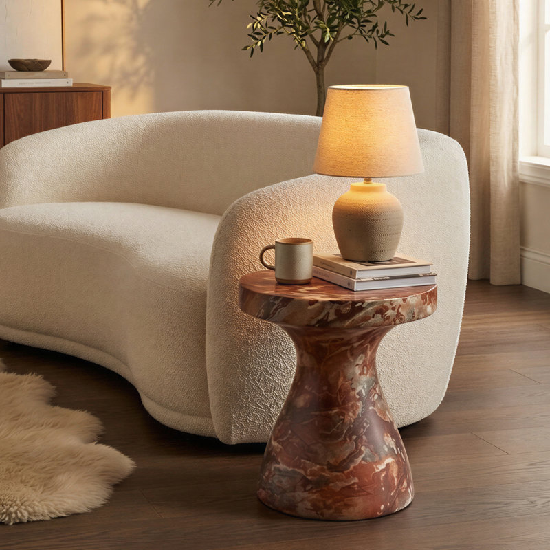Tabouret à effet marbre rouge Monia avec table de bout en béton Brockway, Marbre rouge