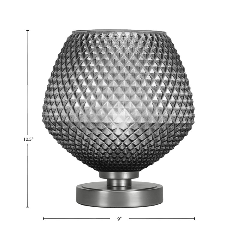 Lampe d'appoint Luna présentée en finition graphite avec verre texturé fumé de 9 po