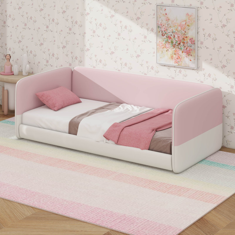 Lit de jour Montessori une place avec tête de lit et accoudoirs rembourrés, lit plateforme bas en velours avec côtés protecteurs et sommier à lattes en bois.