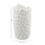 Vase en porcelaine blanche décorative en céramique avec motif martelé-686723478