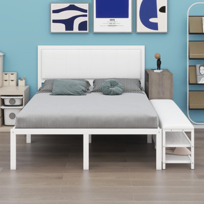 Lit plateforme en métal avec tablettes de rangement à deux niveaux, armoire de rangement en bois