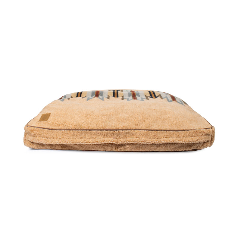 Pendleton Pet Napper, Wyeth Trail Wheat, Medium (36"w x 27"d x 4"h)