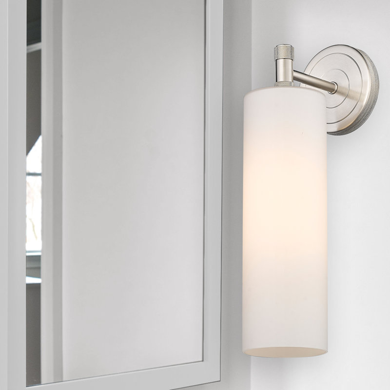 Applique murale 1 lumière Crown Point, H 15,5 po x l 3,88 po x P 6,5 po, Blanc mat, Nickel satiné