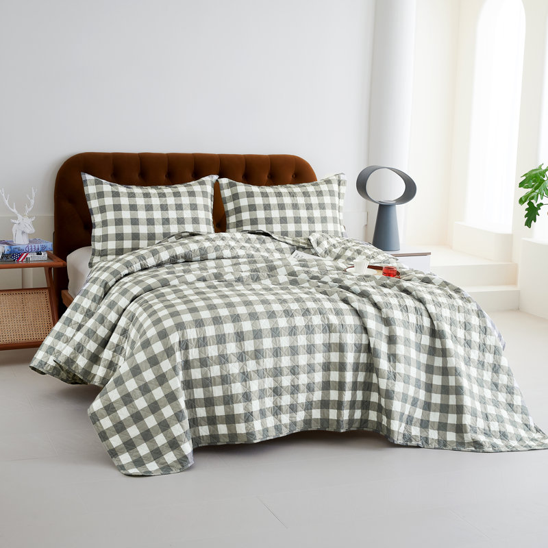 3-piece Black Bear Holiday Stitched Quilt Set, Twin Quilt + 1 Standard Sham, Multicolor Toile