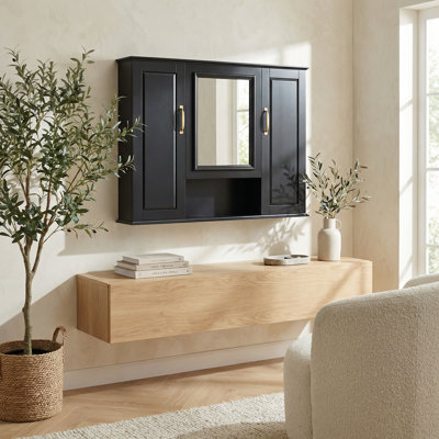 Armoire de rangement de miroir de salle de bain murale moderne à trois portes avec tablettes réglables et miroirs intégrés pour les espaces de salle de bain organisés