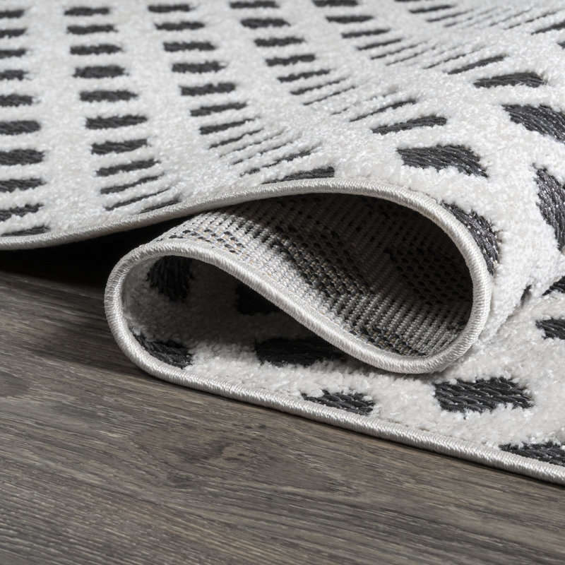 Demetri High-Low Pile Mini-Diamond Trellis White/Black Indoor/Outdoor Rug, Rectangle 5' x 8'