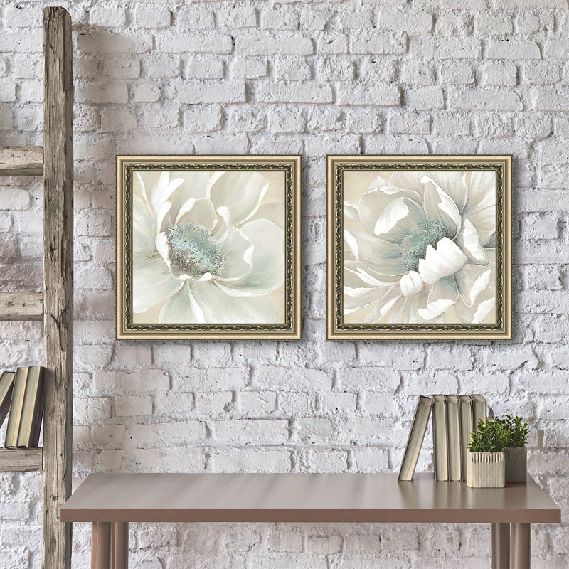 Ensemble de 2 impressions encadrées, "Winter Blooms" sous verre, H 16,5 po x l 16,5 po x P 1 po, Encadrement doré