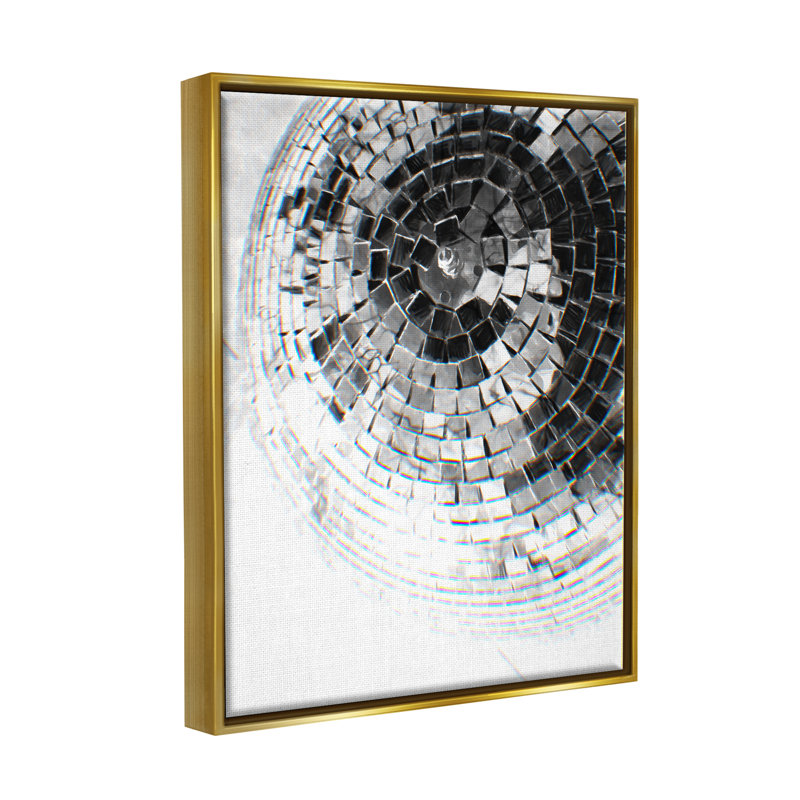 «Fading Disco Ball» par Ziwei Li - photographie sur toile, H 21 po x l 17 po x P 1,7 po, Cadre flottant métallique doré