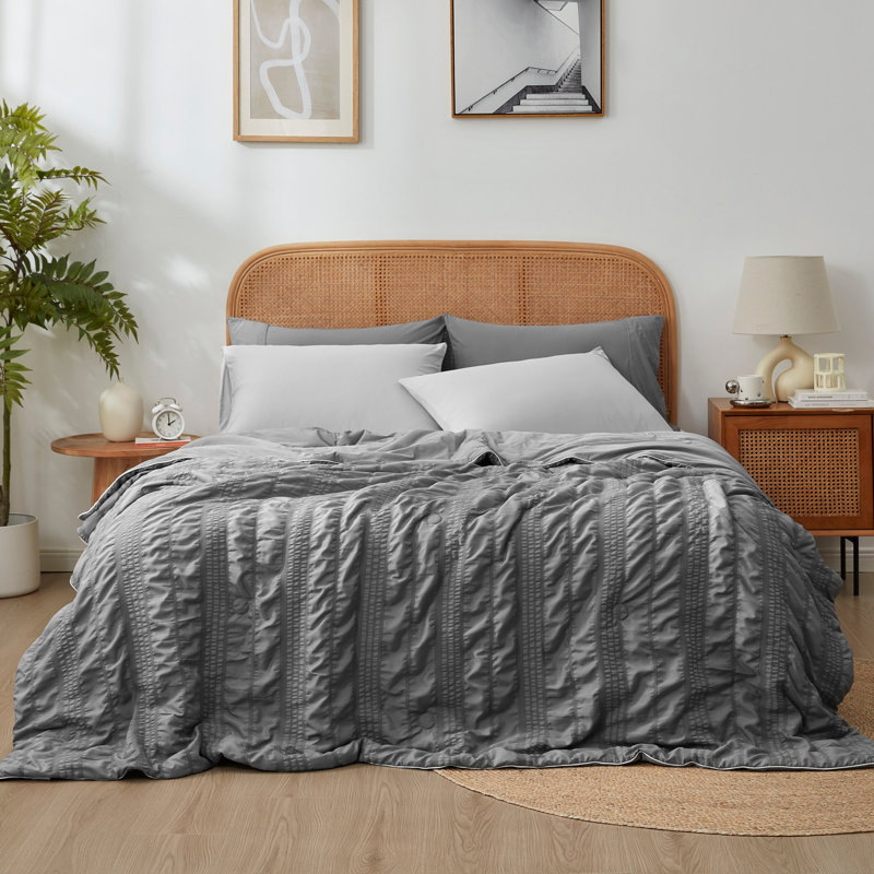 Lightweight Comforter Seersucker Summer Quilt Breathable Summer Blanket Cooling Comforter, Queen Comforter, Dark Gray