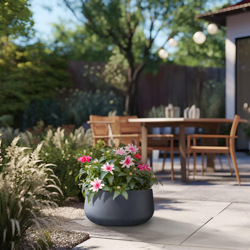 Pot à fleurs en béton Renfrew, H 8 po x l 15 po x P 15 po, Gris granite