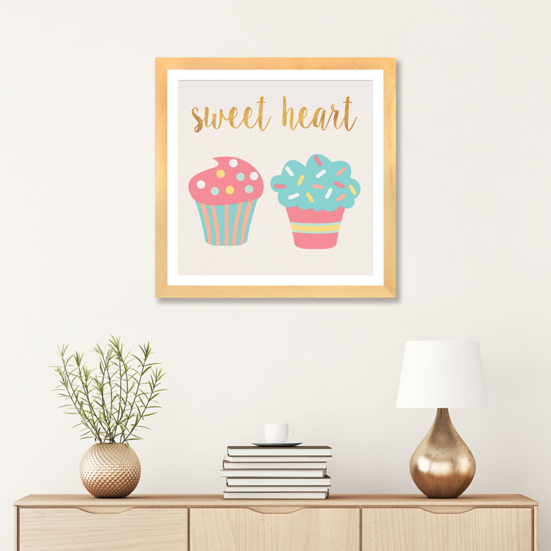 Cupcakes II - impression d'art graphique, H 24 po x l 24 po x p 1 po, Papier avec cadre beige, Blanc