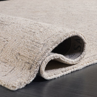 Maebel Handmade Tufted Wool Light Grey/Ivory Area Rug