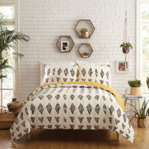 How to Style Patterned Bedding With 7 Simple Tips