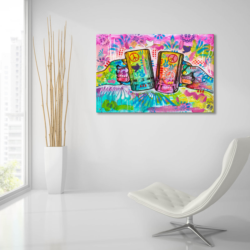 «Cheers - A Loureux Cup» par Dean Russo, art mural en verre acrylique, H 16 po x l 24 po x P 0,2 po