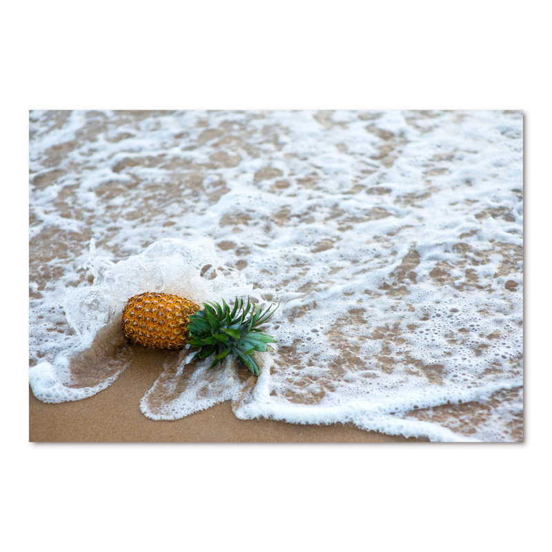 Pineapple Fallen By Ocean Wave - photographie sur toile, H 40 po x l 60 po x P 1,5 po, Toile tendue